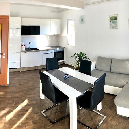 Apartments & Rooms Formenti Skradin Rum bild