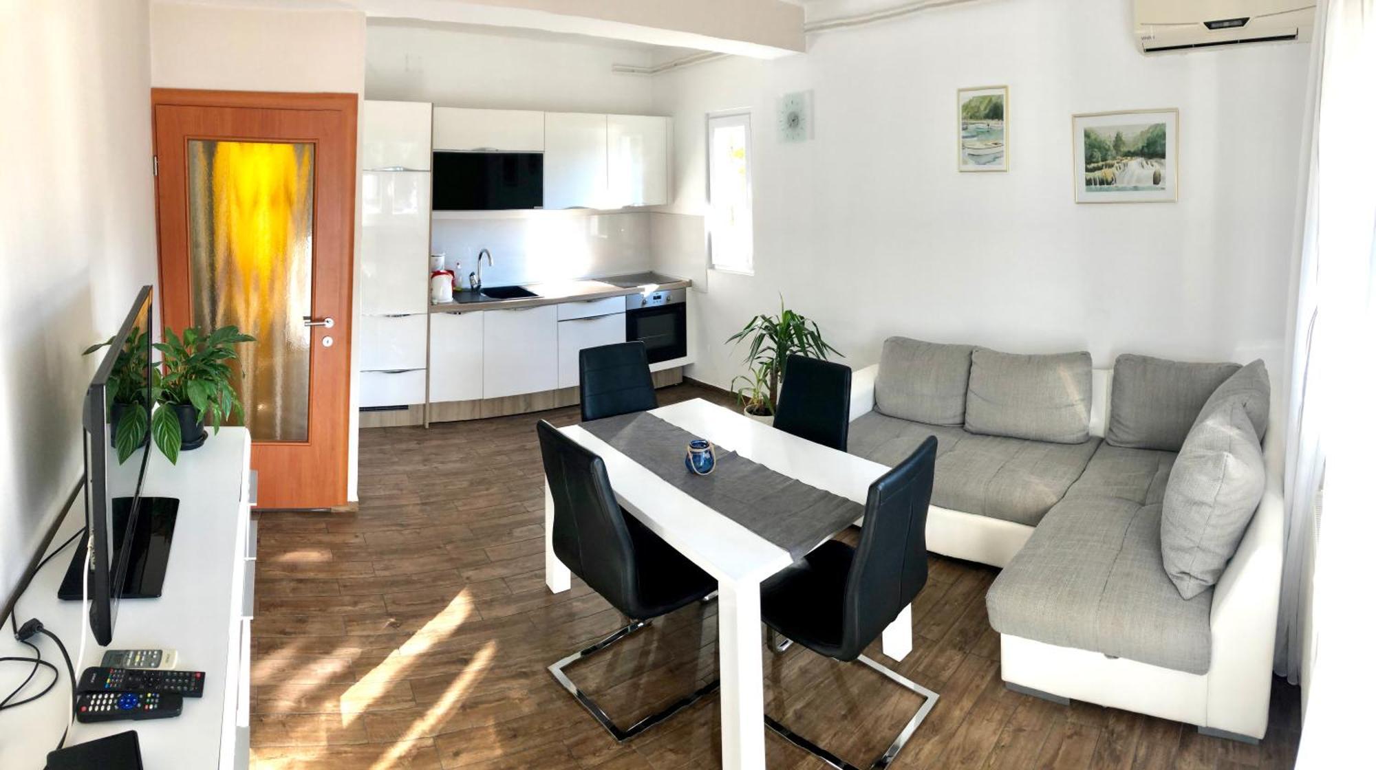 Apartments & Rooms Formenti Skradin Rum bild