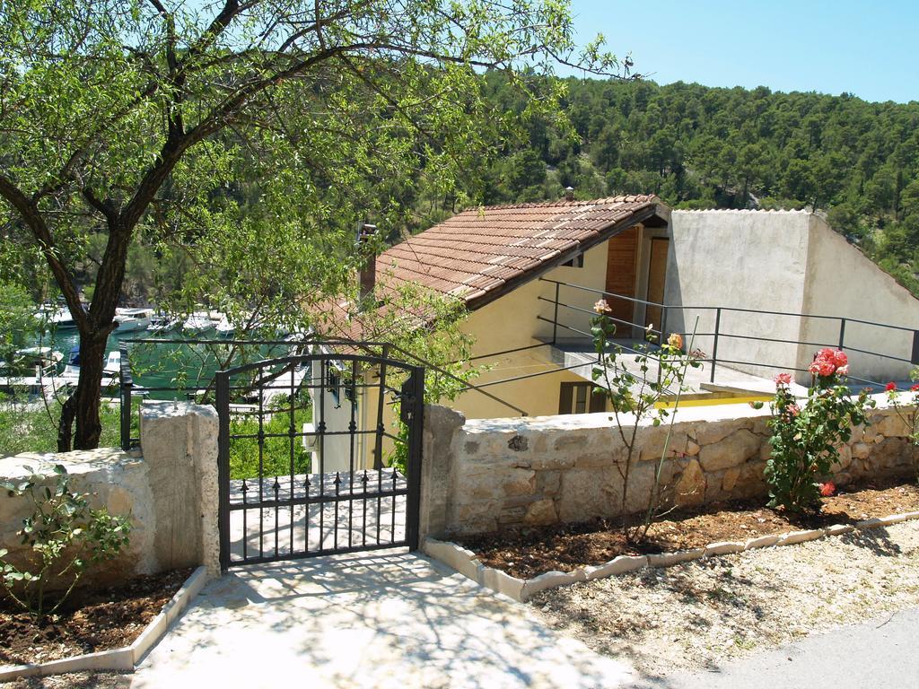 Apartments & Rooms Formenti Skradin Exteriör bild