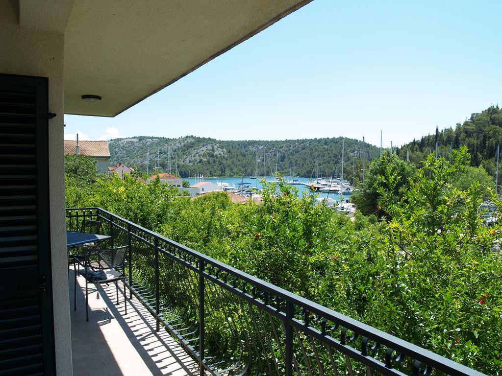 Apartments & Rooms Formenti Skradin Rum bild