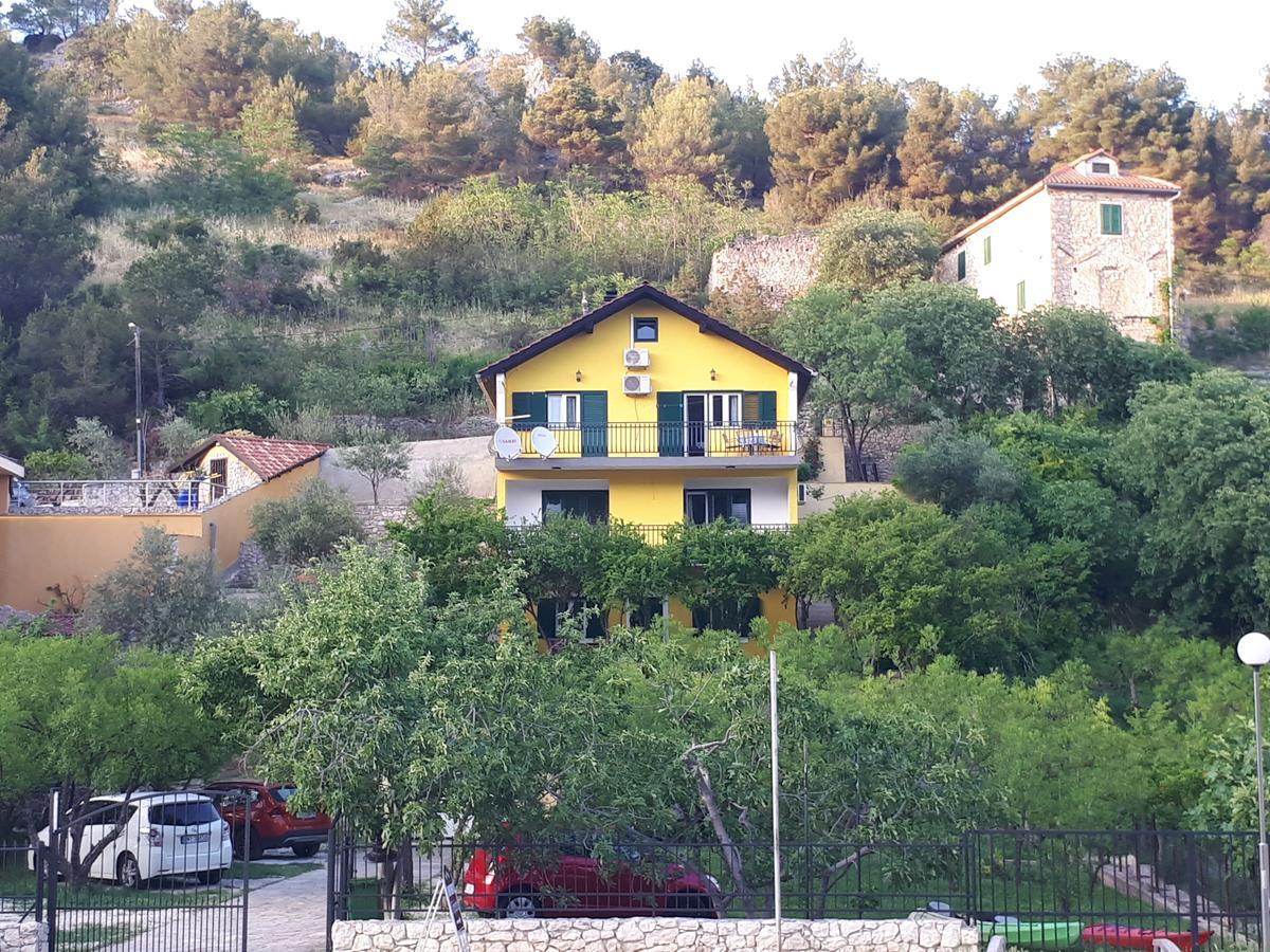 Apartments & Rooms Formenti Skradin Exteriör bild